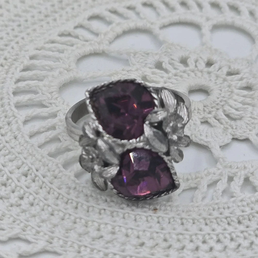Vintage Sarah Coventry Love Story Ring Silver Tone Purple Heart Glass Flower 5.5